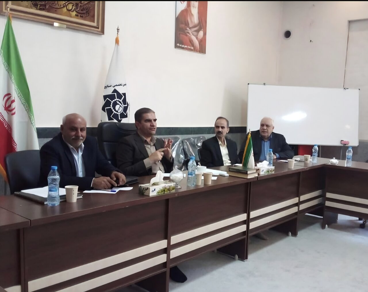 حضور قاضیزاده هاشمی در جمع فعالان صنعت سنگبری تپه سلام