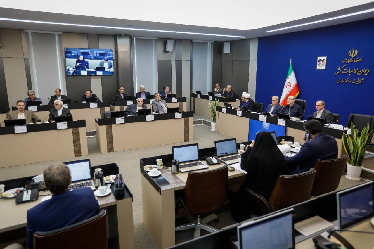 تخلف ۴۷ دستگاه در پرداخت حقوق بیش از سقف قانونی کارکنان دولت شناسایی شده است/ رسوب ۳۸ همت در حساب صندوق پیشرفت و عدالت و تخصیص صفر درصدی