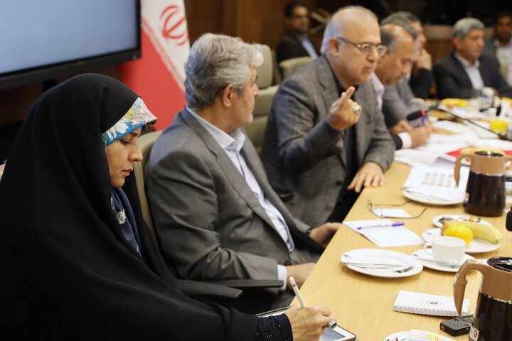 نشست مشترک اعضا کمیسیون برنامه و بودجه با استاندار هرمزگان