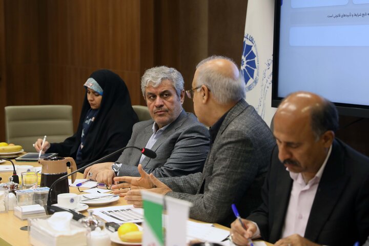نشست مشترک اعضا کمیسیون برنامه و بودجه با استاندار هرمزگان