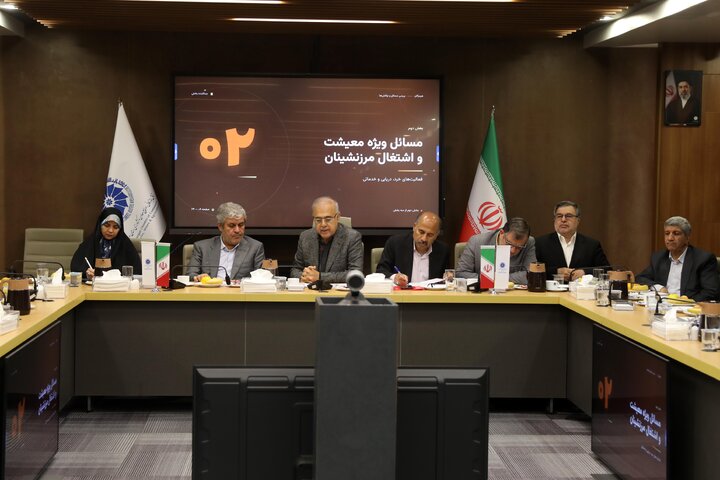 نشست مشترک اعضا کمیسیون برنامه و بودجه با استاندار هرمزگان
