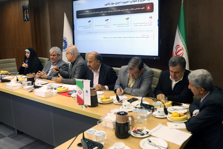 نشست مشترک اعضا کمیسیون برنامه و بودجه با استاندار هرمزگان