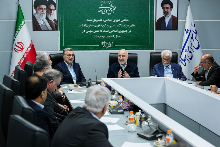 نشست بررسی مسائل حوزه بهداشت، درمان و سلامت با حضور دکتر قالیباف