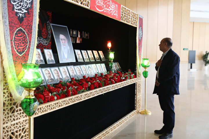 ادای احترام نمایندگان مجلس به مقام شامخ شهدا