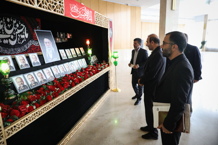 ادای احترام نمایندگان مجلس به مقام شامخ شهدا