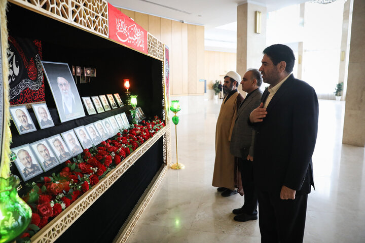 ادای احترام نمایندگان مجلس به مقام شامخ شهدا