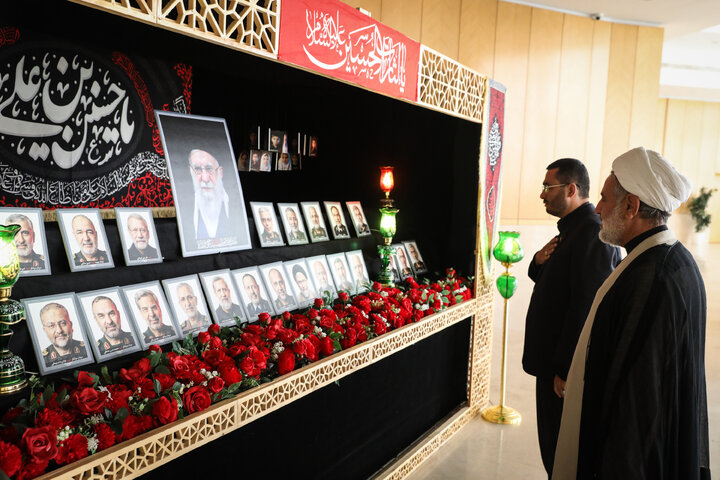 ادای احترام نمایندگان مجلس به مقام شامخ شهدا