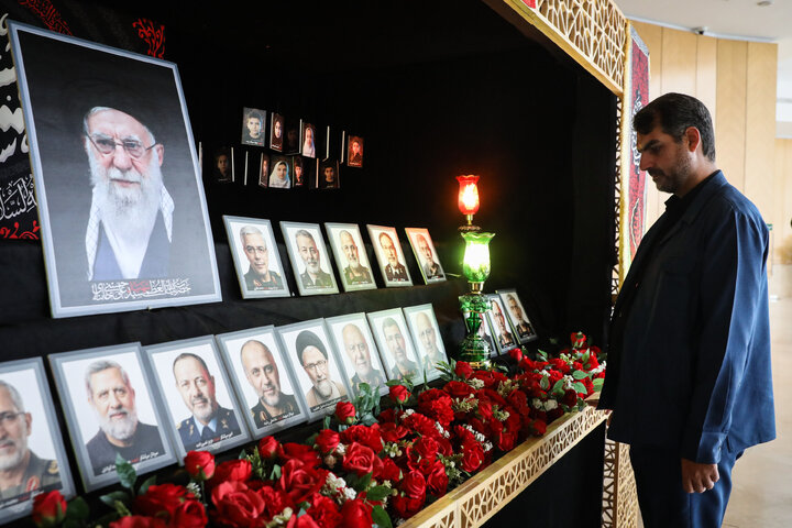 ادای احترام نمایندگان مجلس به مقام شامخ شهدا