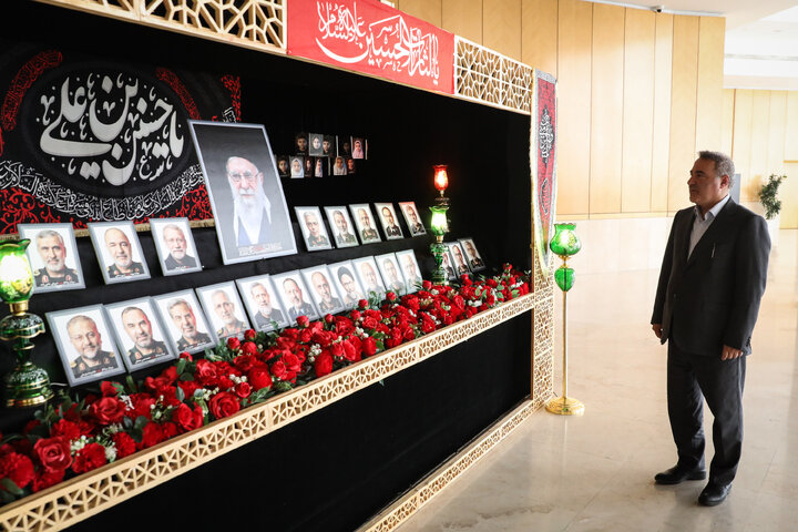 ادای احترام نمایندگان مجلس به مقام شامخ شهدا