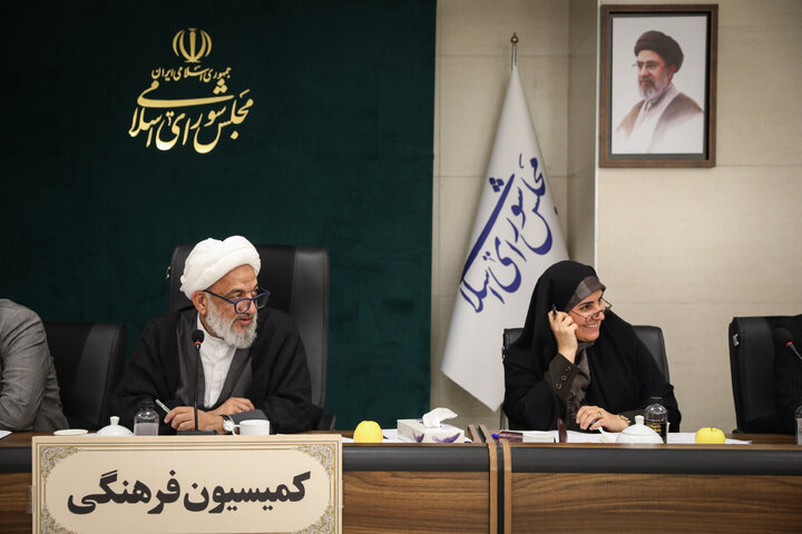 نشست کمیسیون فرهنگی با حضور وزیر راه