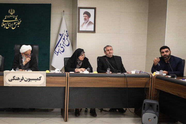 نشست کمیسیون فرهنگی با حضور وزیر راه