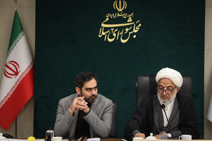 نشست کمیسیون فرهنگی با حضور وزیر راه