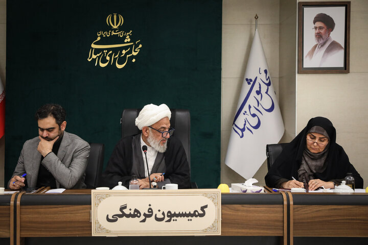 نشست کمیسیون فرهنگی با حضور وزیر راه