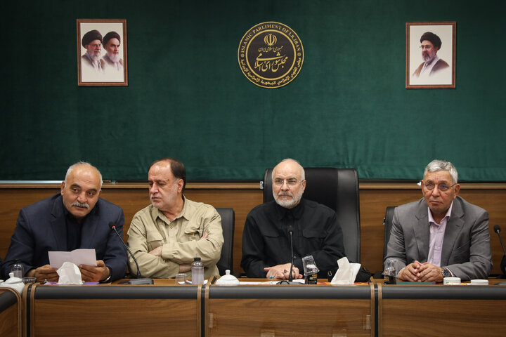 قالیباف مجمع
