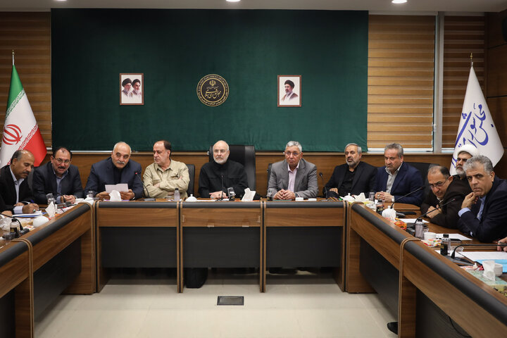 قالیباف مجمع