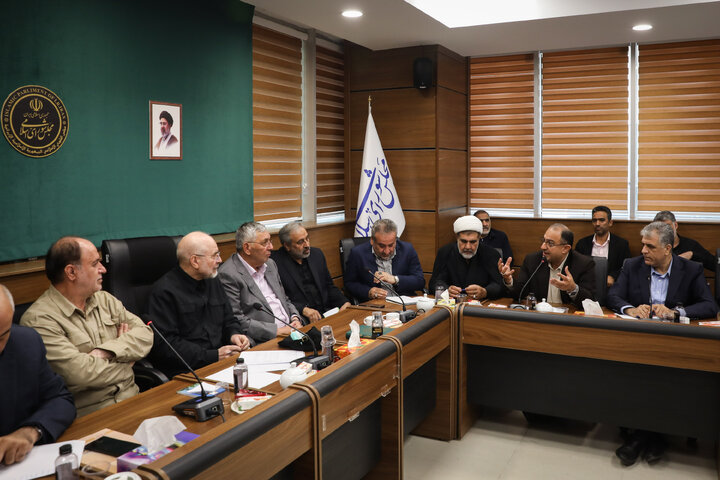 قالیباف مجمع