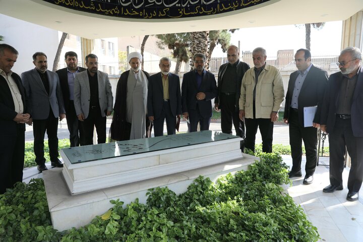 بازدید کمیسیون شوراها از سازمان ثبت احوال کشور