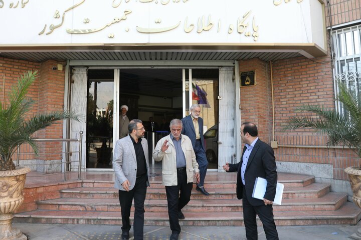 بازدید کمیسیون شوراها از سازمان ثبت احوال کشور