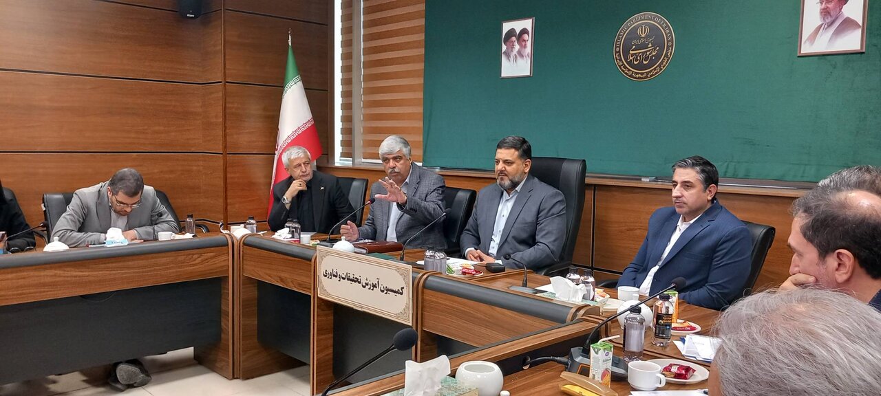 صادرات دانش‌بنیان از «نشست‌های نمایشی» به سمت «قراردادهای واقعی» حرکت کند؛ مبارزه با واردات و اصلاح ساختار دیپلماسی فناوری در دستور کار مجلس/ صادرات محصولات دانش‌بنیان با ظرفیت تولید کشور همخوانی ندارد