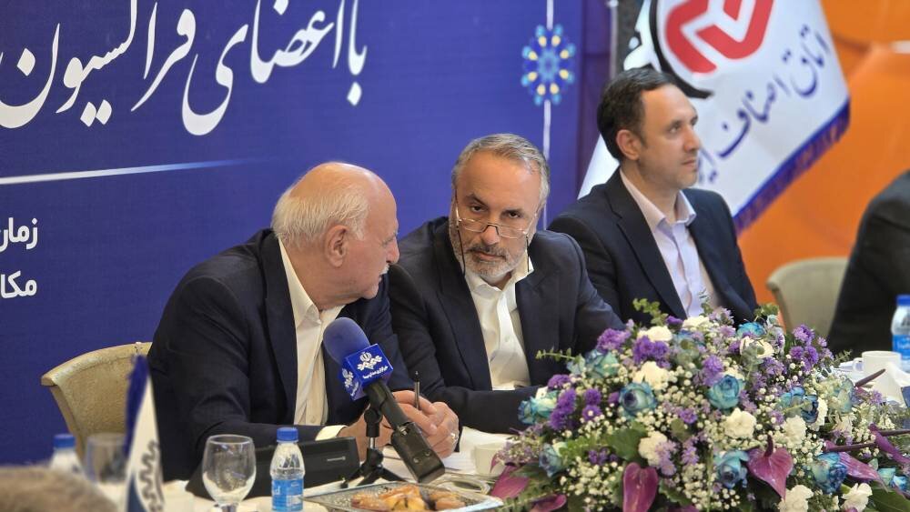 توافق مجلس و اصناف برای تدوین قانون جامع نظام صنفی و اصلاح چالشهای مالیاتی و انرژی/ تأکید ویژه بر پرهیز از تصمیمات عجولانه در حوزه نان