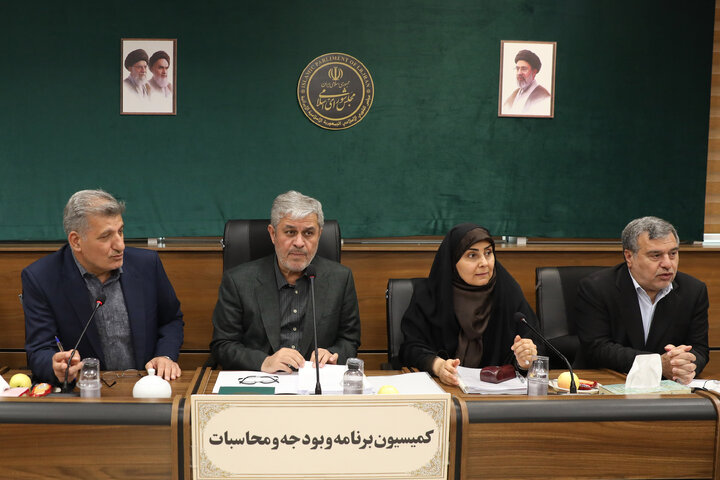 نشست کمیسیون برنامه و بودجه با حضور وزیر راه و شهرسازی