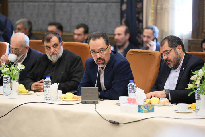 نشست کمیسیون فرهنگی مجلس با نخبگان و فعالان فرهنگی و اجتماعی استان همدان