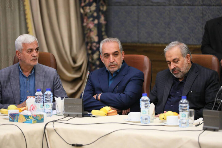 نشست کمیسیون فرهنگی مجلس با نخبگان و فعالان فرهنگی و اجتماعی استان همدان