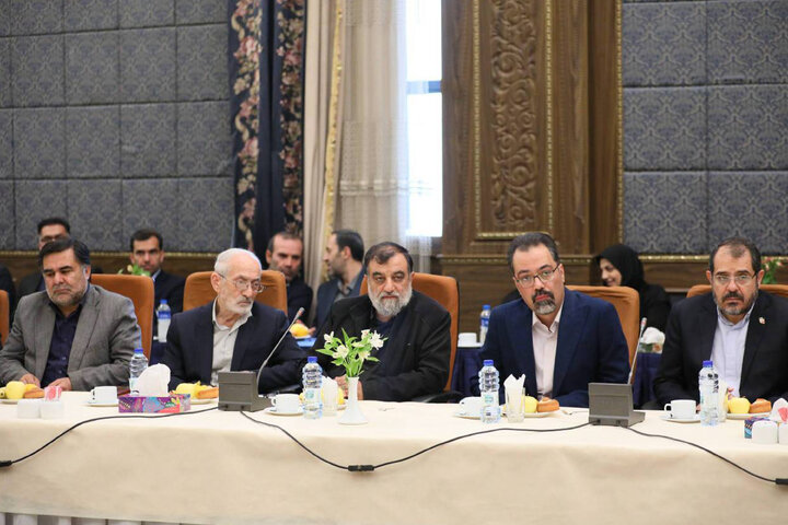 نشست کمیسیون فرهنگی مجلس با نخبگان و فعالان فرهنگی و اجتماعی استان همدان