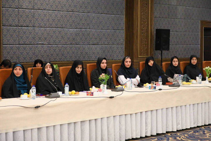 نشست کمیسیون فرهنگی مجلس با نخبگان و فعالان فرهنگی و اجتماعی استان همدان
