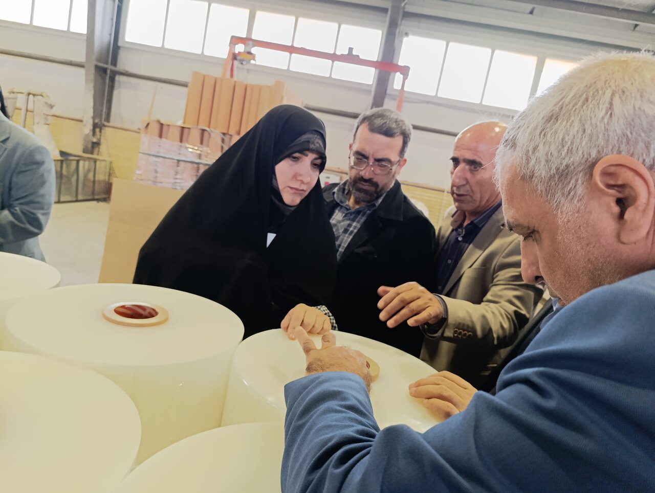 بازدید اعضای کمیسیون ویژه حمایت از تولید از کارخانه تولید و تصفیه روغن خوراکی ماکو