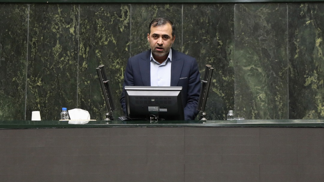 بخش مهمی از گلوگاه‌های اقتصادی کشور در دست نااهلان است/ بانک‌های خصوصی متخلف منحل شوند