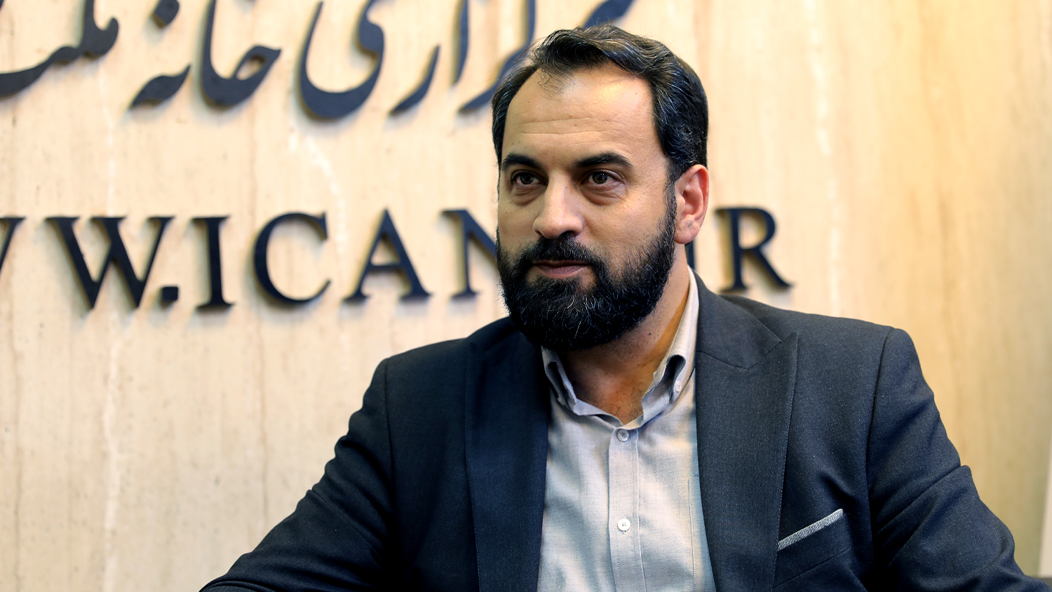 دولت رفع همه مشکلات را در تعطیلی نبیند