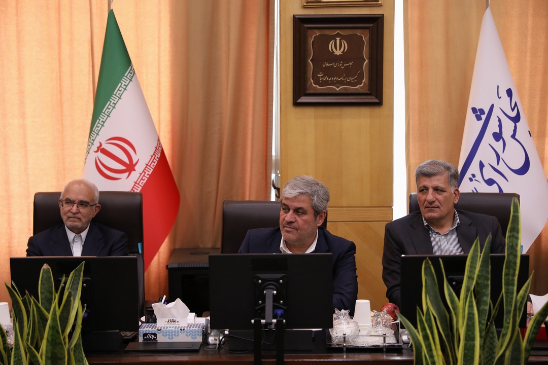 عدم اجرای تکالیف شرکت ملی نفت در پرداخت سهم یک و نیم میلیارد دلاری صندوق توسعه ملی بررسی شد