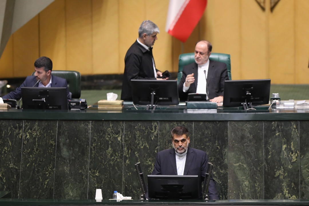 وزیر فرهنگ به برنامه های اعلامی خود عمل نمی کند