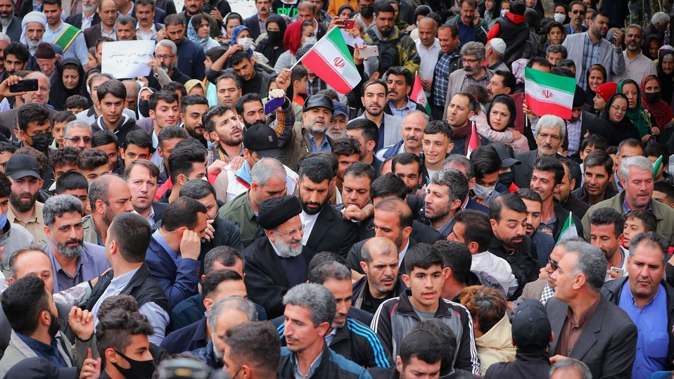 فقدان شهید رییسی جبران ناپذیر است/ رییس جمهور شهید همواره در میان مردم بود