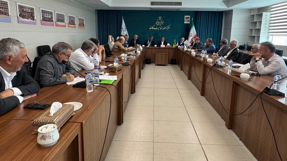 نشست هم‌اندیشی نمایندگان فعلی و ادوار استان گلستان با حضور استاندار در مرکز امور نمایندگان برگزار شد/ضرورت بلند شدن مدیران از پشت میزهای‌شان و تلاش مضاعف برای جذب بودجه