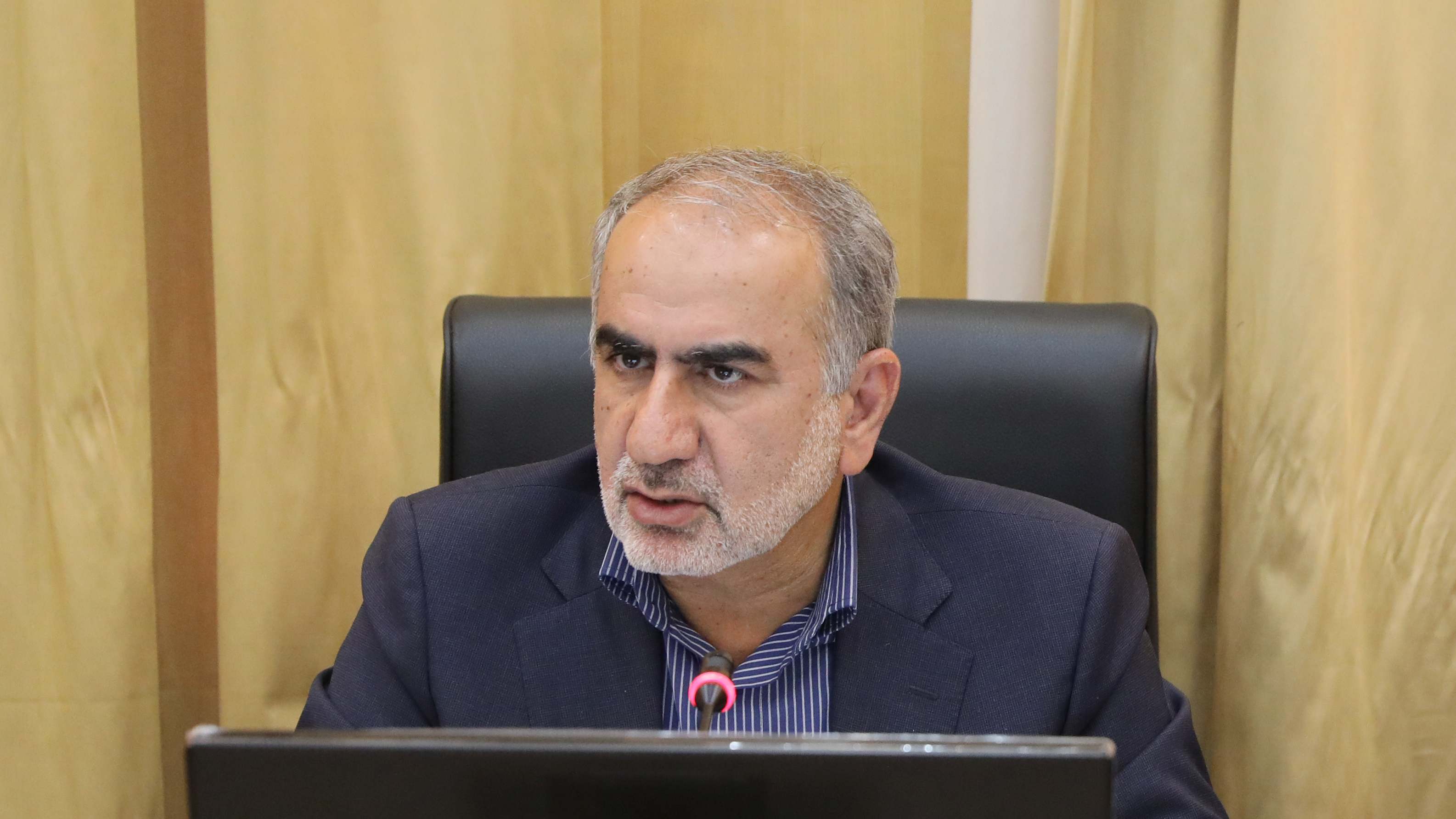 دولت تسهیلات لازم در اختیار کارخانجات آسیب دیده قرار دهد/ تولیدکنندگان پای کار مردم ایستاده اند