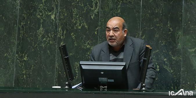 کسانی که به برکت خون شهدا به مناصبی رسیدند امروز نقش اپوزیسیون را بازی می‌کنند