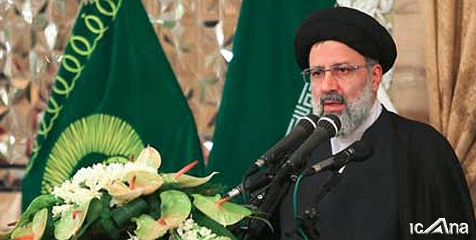 طرح موضوعات حاشیه‌ای خلاف مطالبات مردمی برای حل مشکلات است