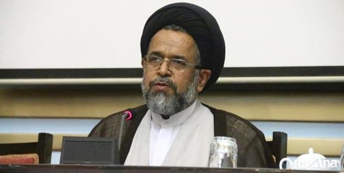 اگر رسانه‌ای به آبروی شخصی تعدّی کرد باید از او دفاع کنیم