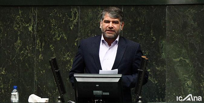 چالش بیکاری فزاینده در مرکز کشور در صورت عدم تامین مواد اولیه پتروشیمی برای صنعت فرش