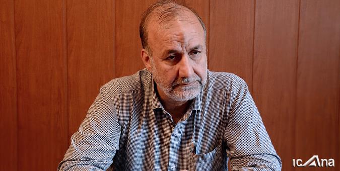 تمامیت‌خواهان فکر می‌کنند سند شش دانگ نظام و انقلاب بنام آنان است/ اصولگرایان و اصلاح طلبان فقط شعار عوض می کنند