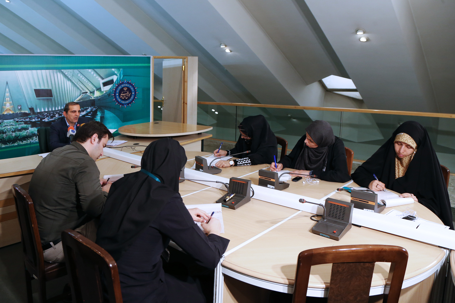 نشست خبری سخنگوی کمیسیون تلفیق لایحه بودجه سال ۹۷