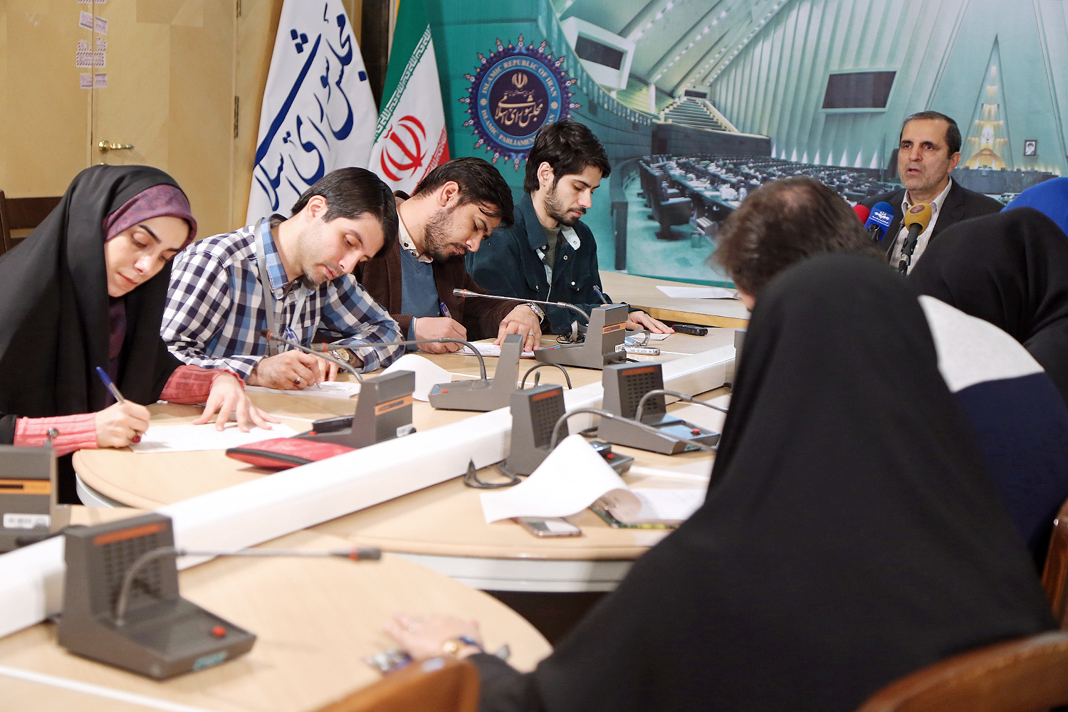 نشست خبری سخنگوی کمـیسیون تلفیق لایحه بودجه سال ۹۷