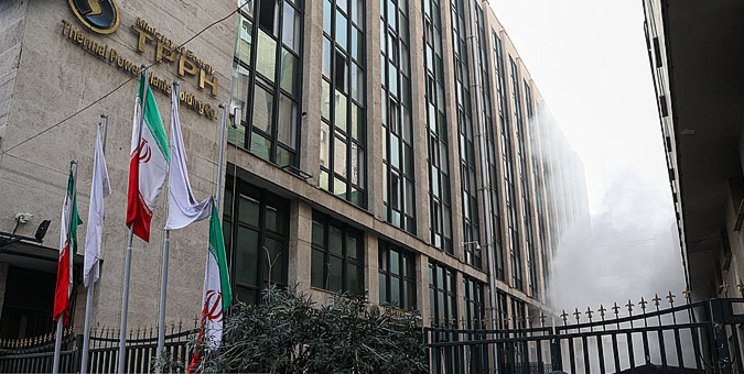 تشریح جزییات بازدید نمایندگان تهران از حریق ساختمان وزارت نیرو / بخش بایگانی ذوب شده است/ تکذیب وجود بنزین در ساختمان