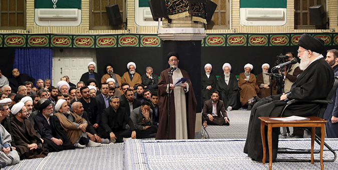 انتقاد هیچ منافاتی با ایستادگی پای نظام اسلامی و انقلابی ندارد / از اعتماد به خارجی ها در برجام سودی نبردیم