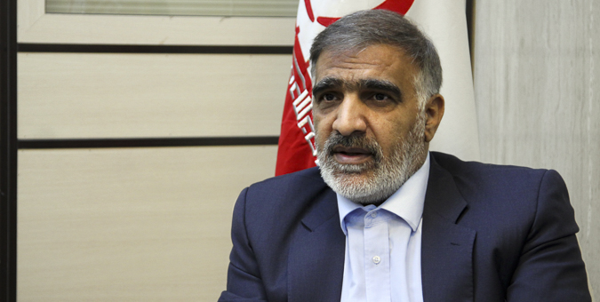 دشمنان با این رجزخوانی ها گزندی به انقلاب وارد نمی کنند