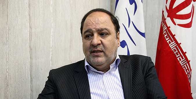 انتقاد از زد و بند در پیش فروش خودروها