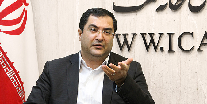مسئولان برای رفع مشکلات اقتصادی مردم پا به میدان بگذارند