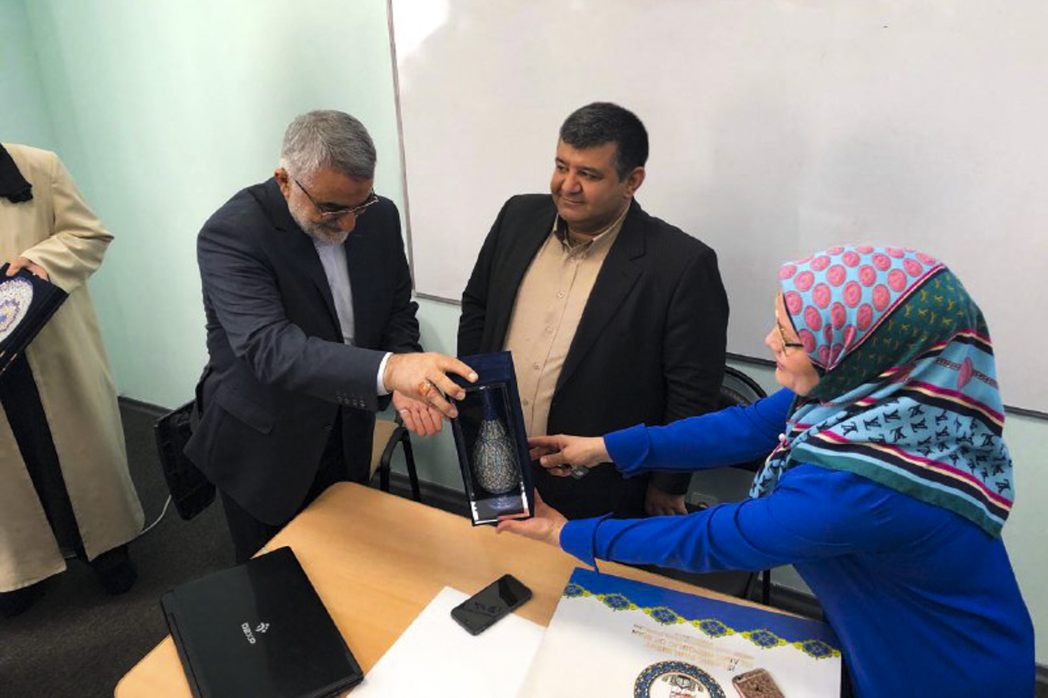 بازدید علاءالدین بروجردی از مسجد جامع شهر ساراتوف